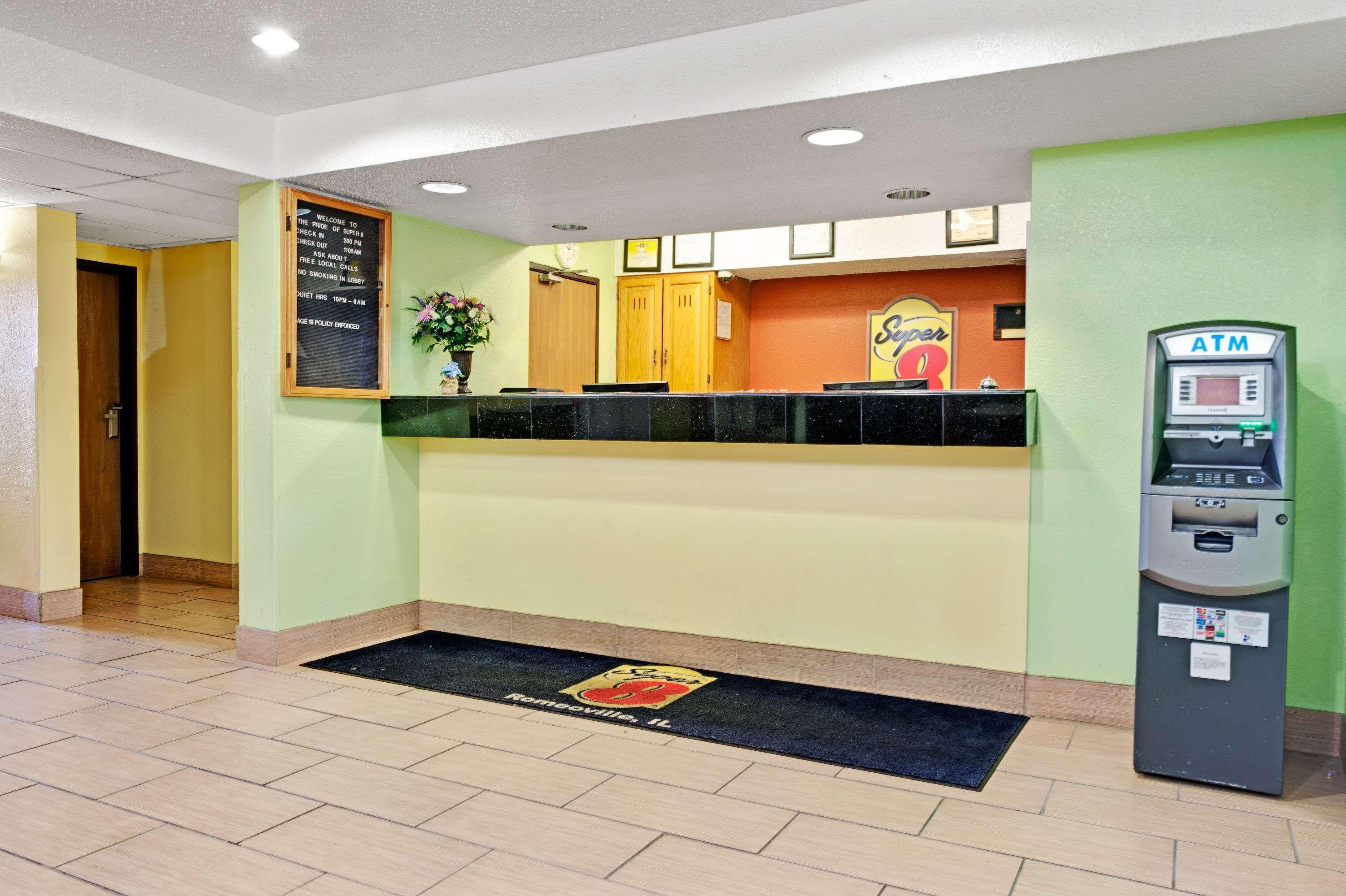 罗密欧维尔速8酒店 外观 照片